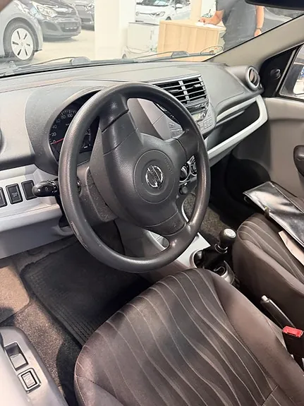 Nissan Pixo 2010 photo 4