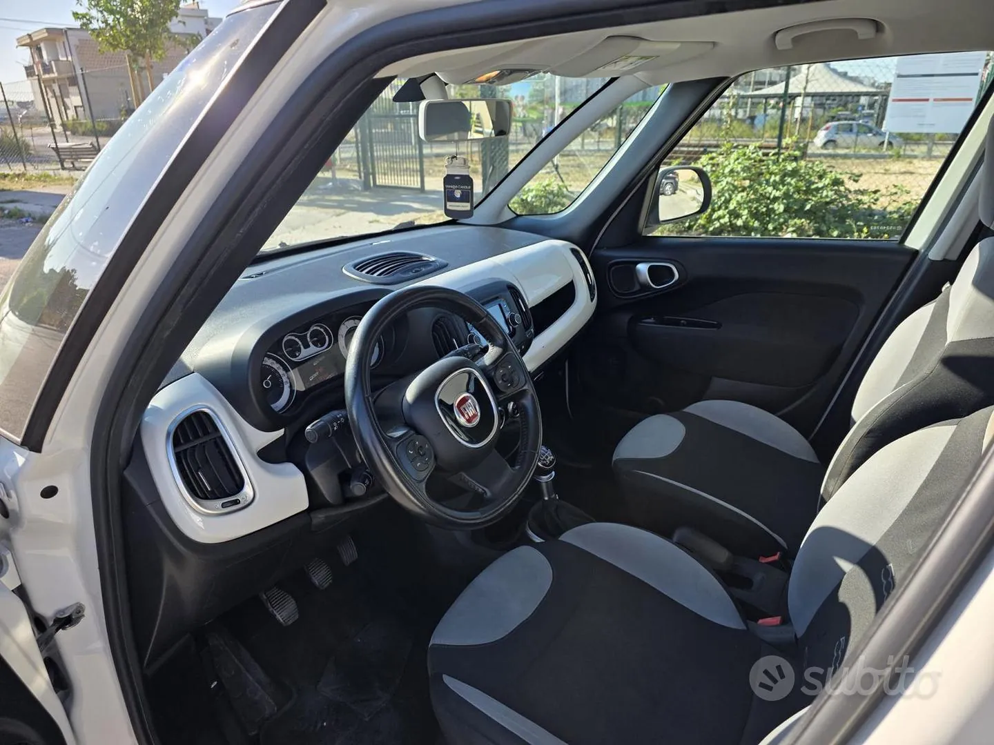 Fiat 500L 2015 photo 2