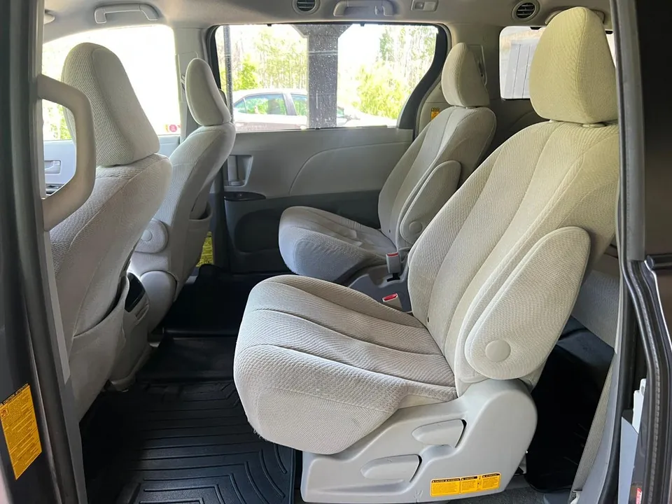 Toyota Sienna 2014 photo 3