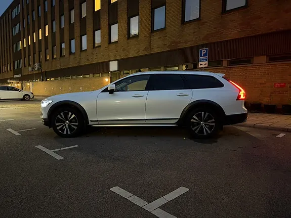 Volvo V90 Cross Country 2017 photo 2