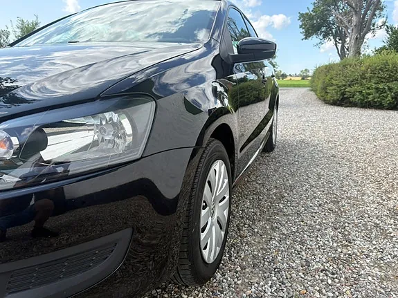 Volkswagen Polo 2011 photo 5