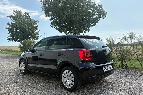 Volkswagen Polo 2011 photo 2