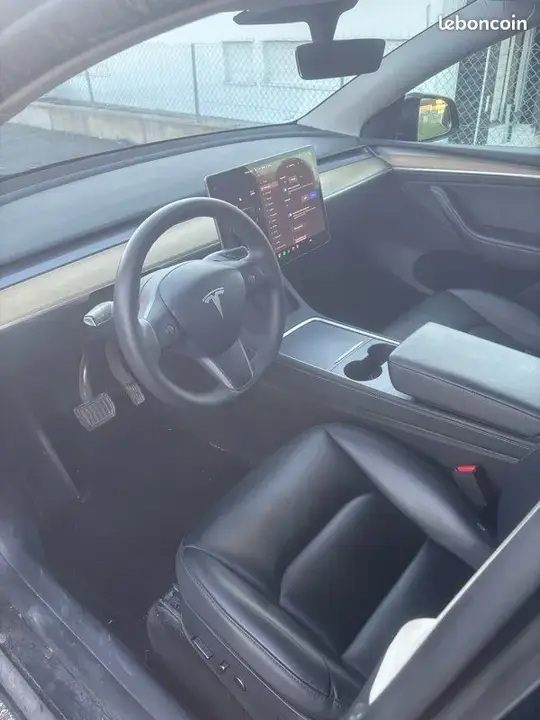 Tesla Model Y 2023 photo 3