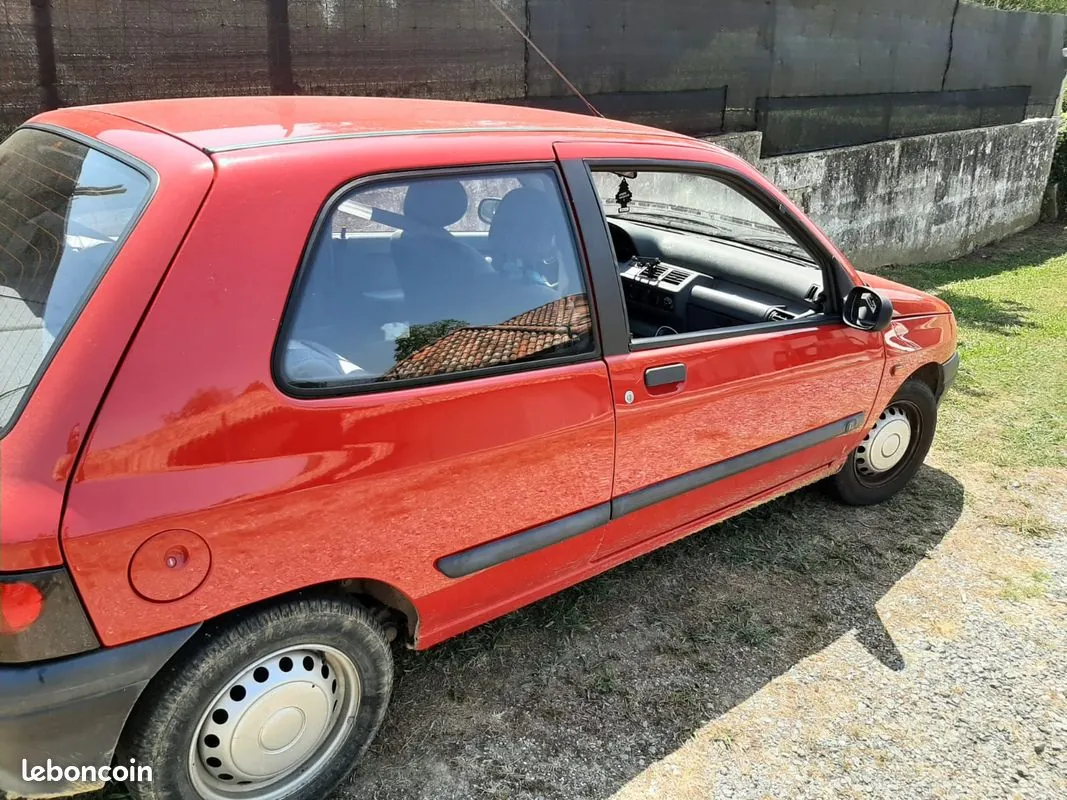 Renault Clio 1996 photo 2