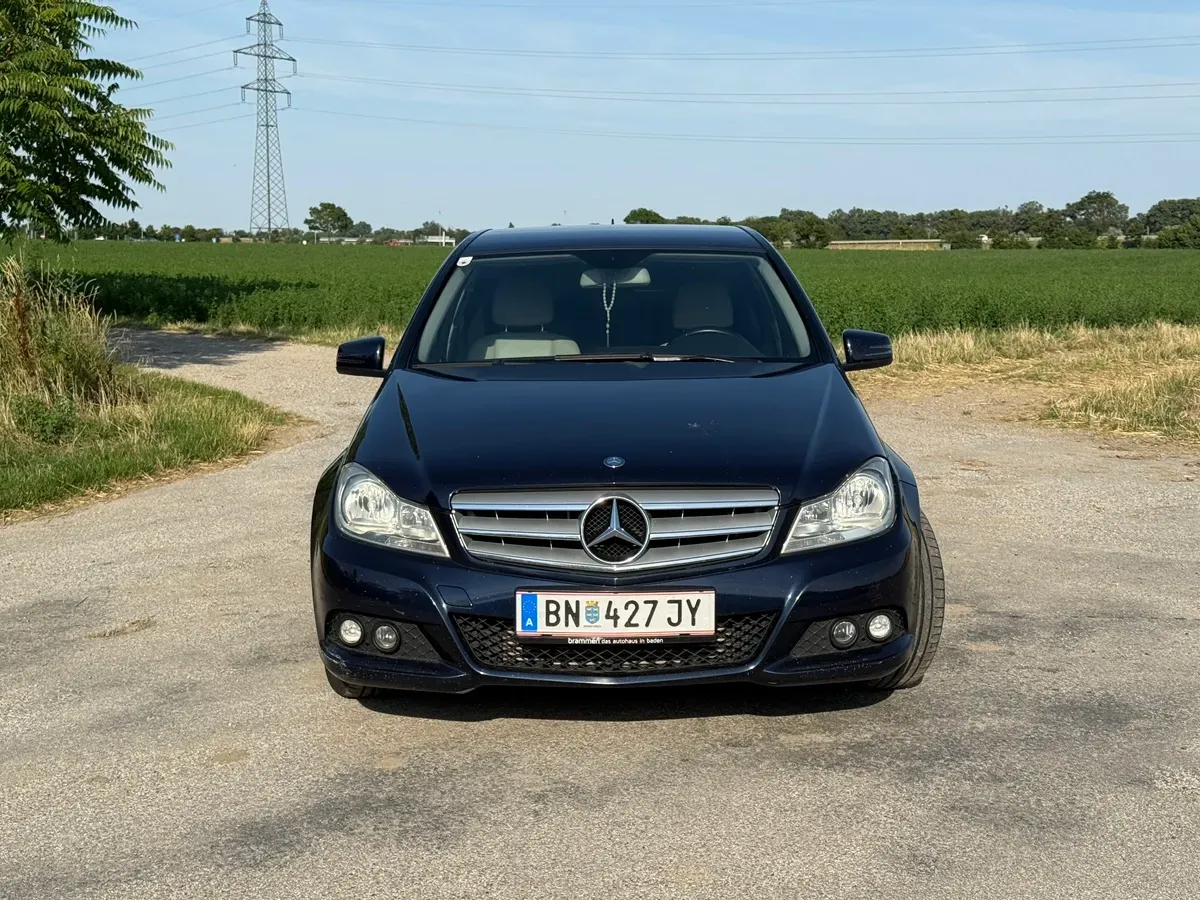Mercedes-Benz C-Class 2011 photo 2