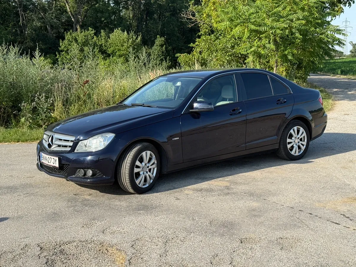 Mercedes-Benz C-Class 2011 photo 3