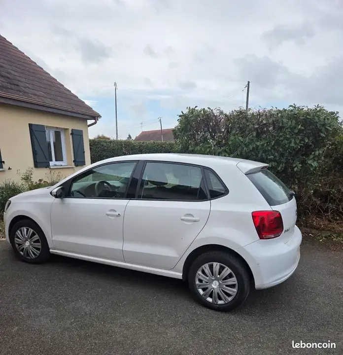 Volkswagen Polo 2013 photo 2