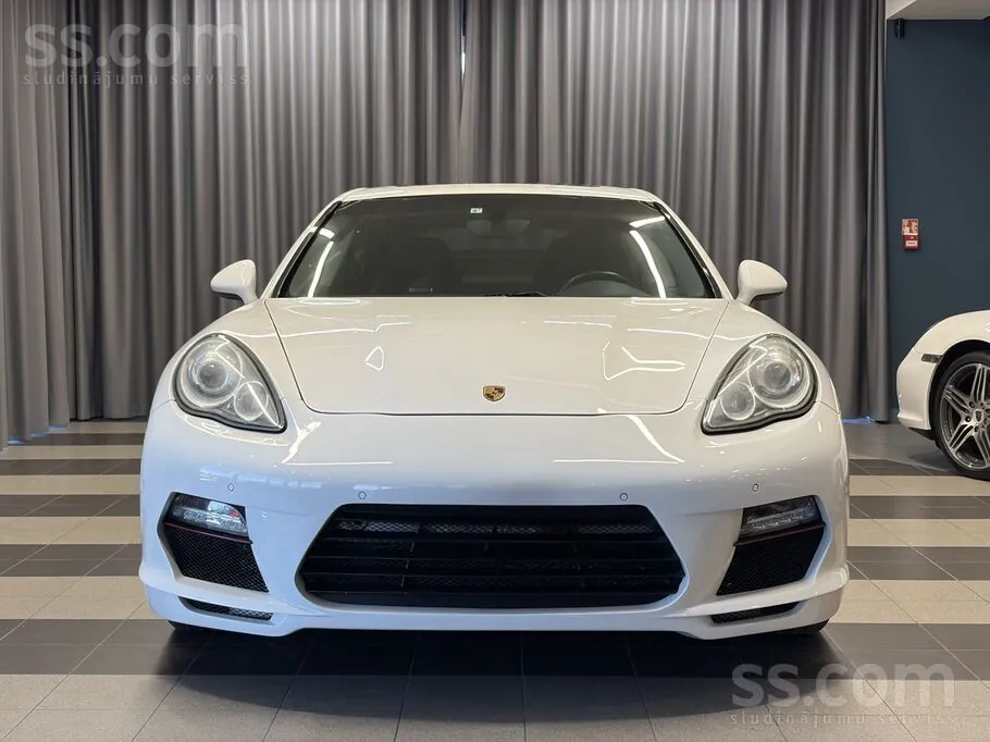 Porsche Panamera 2012 photo 2