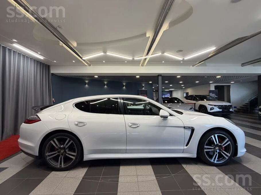 Porsche Panamera 2012 photo 4