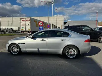 Jaguar Xe 2016 photo 3