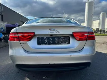 Jaguar Xe 2016 photo 2