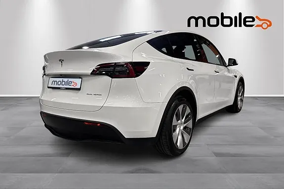 Tesla Model Y 2024 photo 3