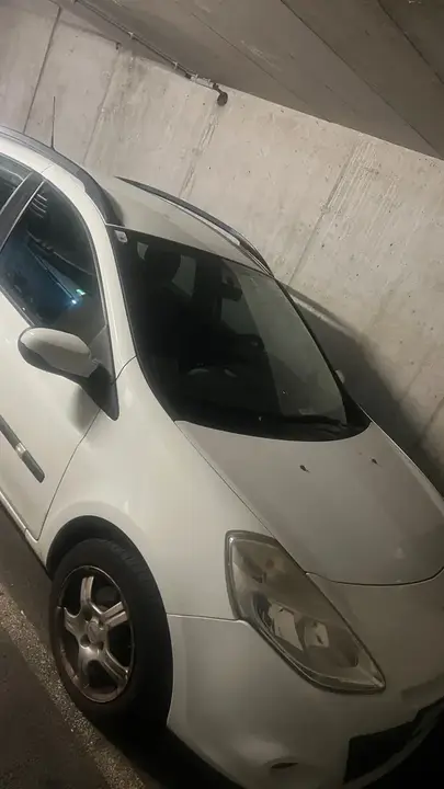 Renault Clio 2009 photo 2
