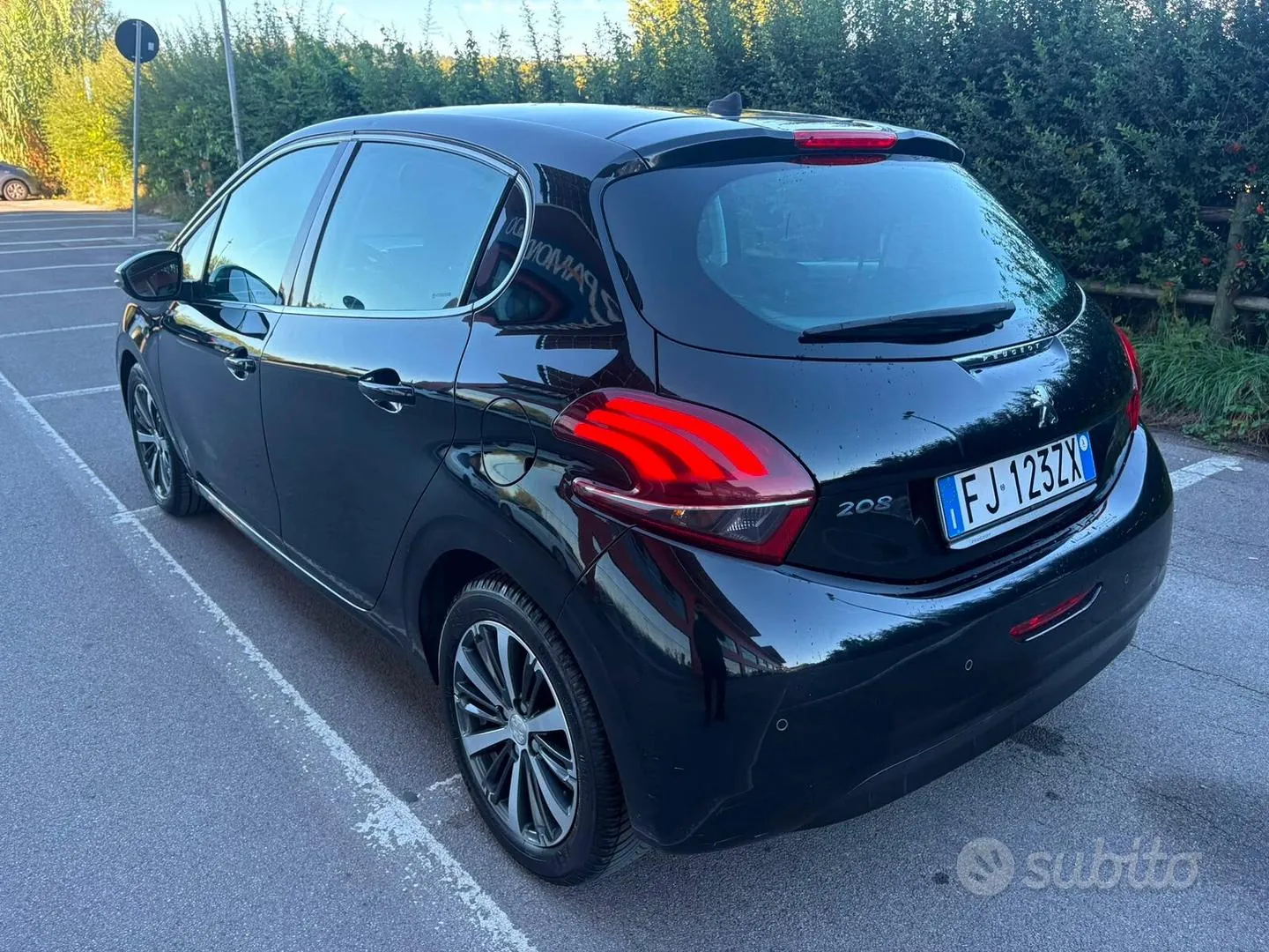 Peugeot 208 2017 photo 2