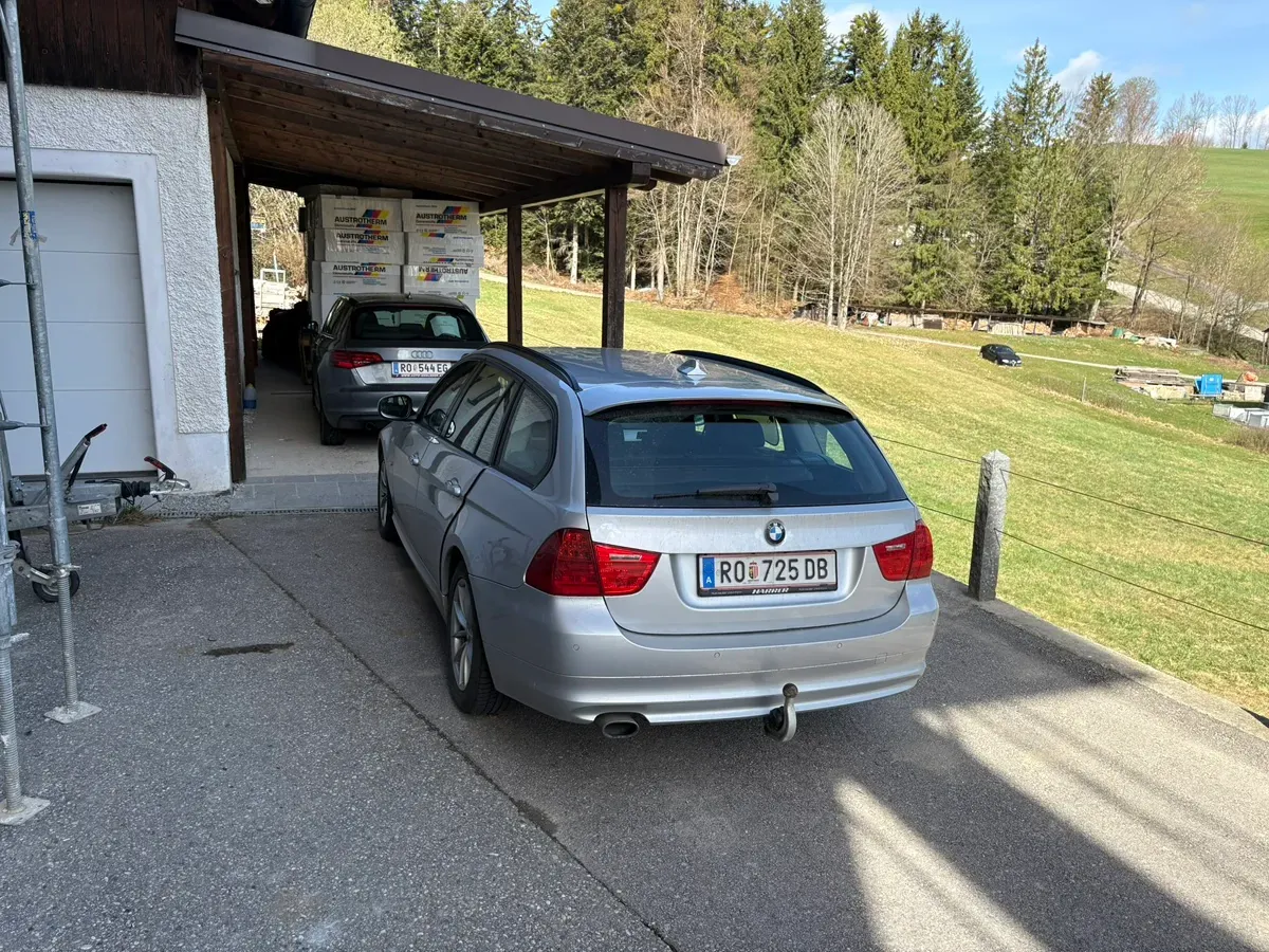 BMW 3 Series 2011 photo 3