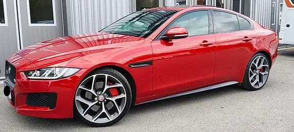 Jaguar Xe 2016 photo 4