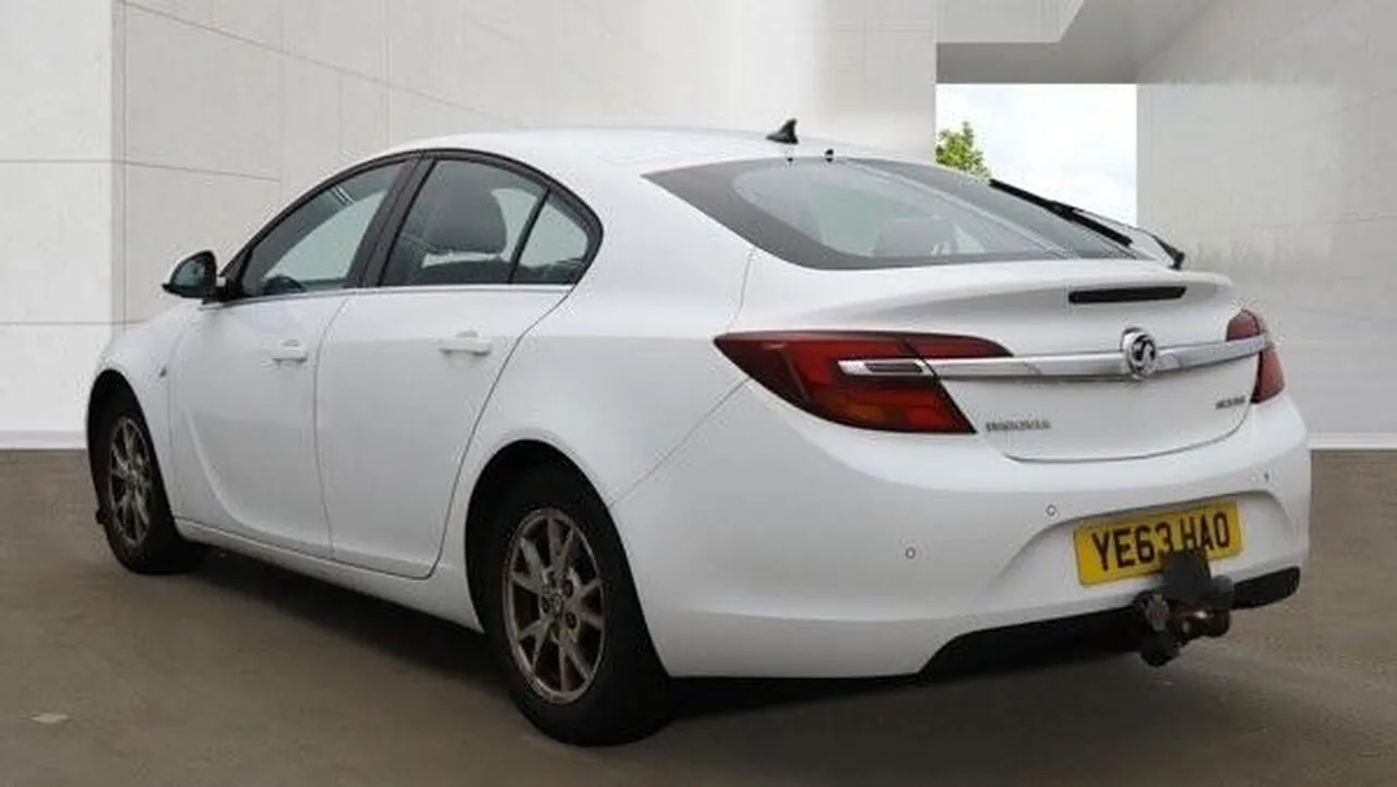 Vauxhall Insignia 2014 photo 3