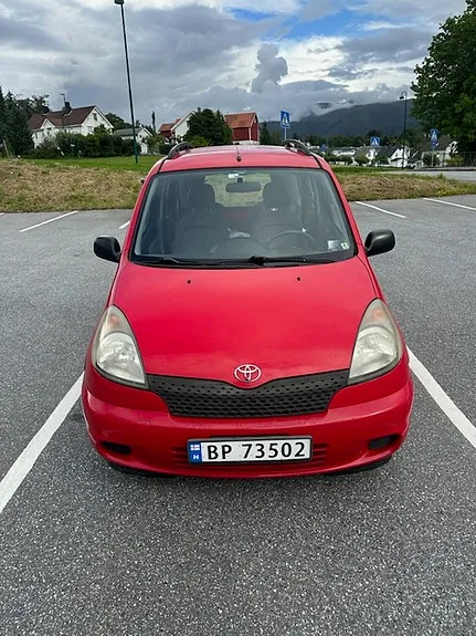 Toyota Yaris Verso 2002 photo 2