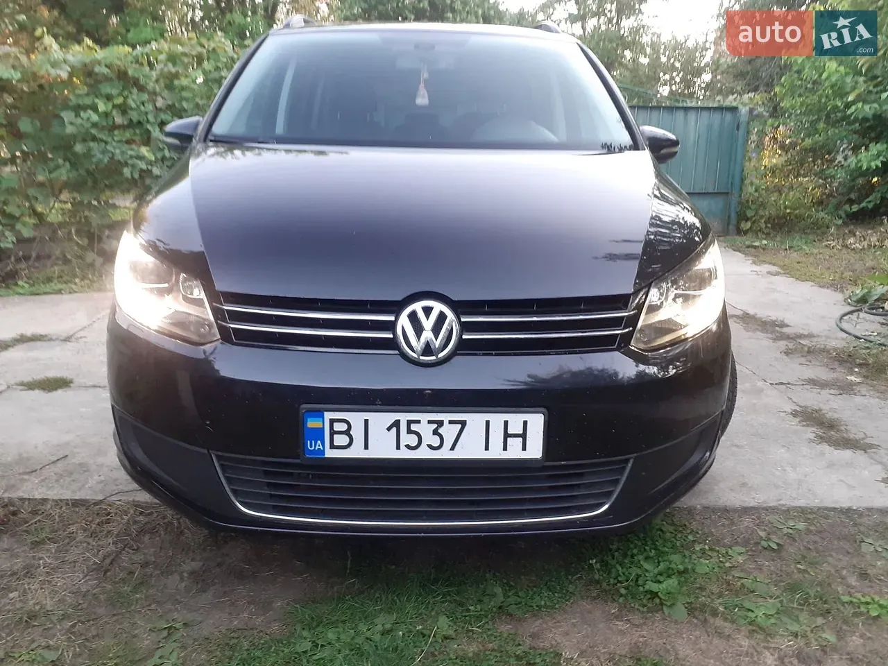 Volkswagen Touran 2010 photo 2