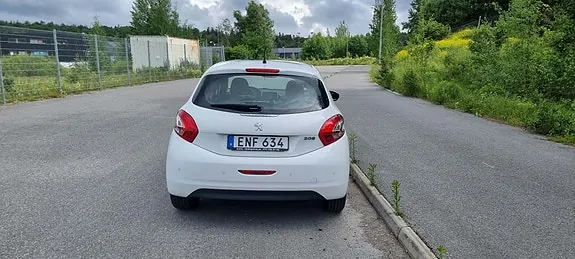 Peugeot 208 2014 photo 3