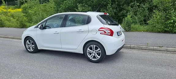 Peugeot 208 2014 photo 5