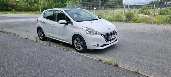 Peugeot 208 2014 photo 2