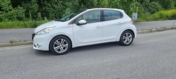 Peugeot 208 2014 photo 4