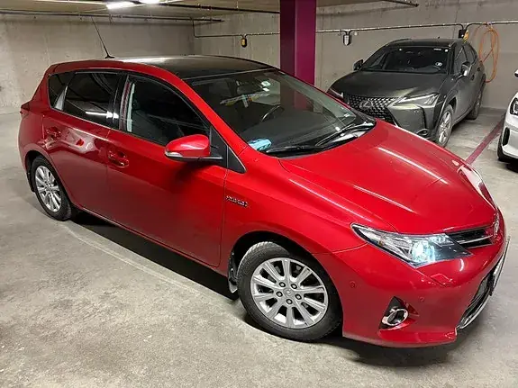 Toyota Auris 2013 photo 2
