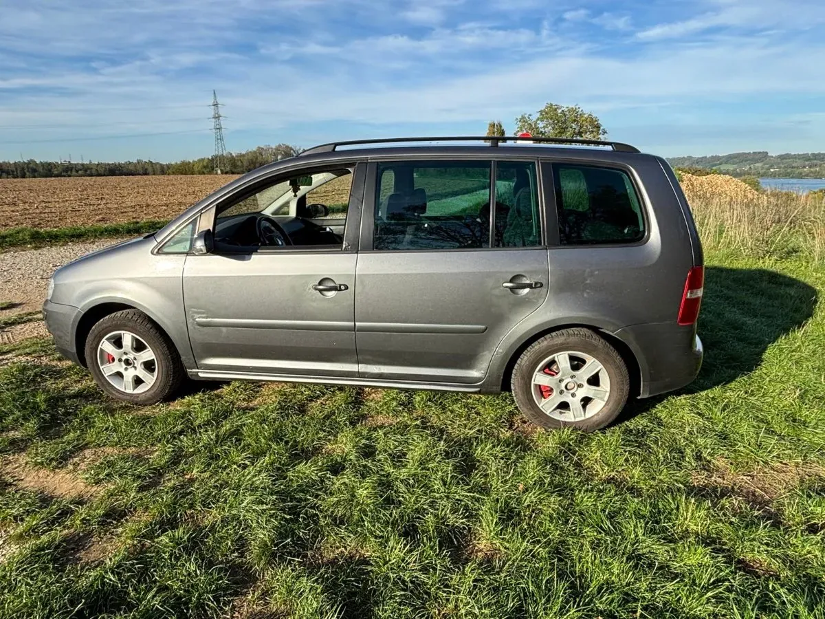 Volkswagen Touran 2006 photo 2