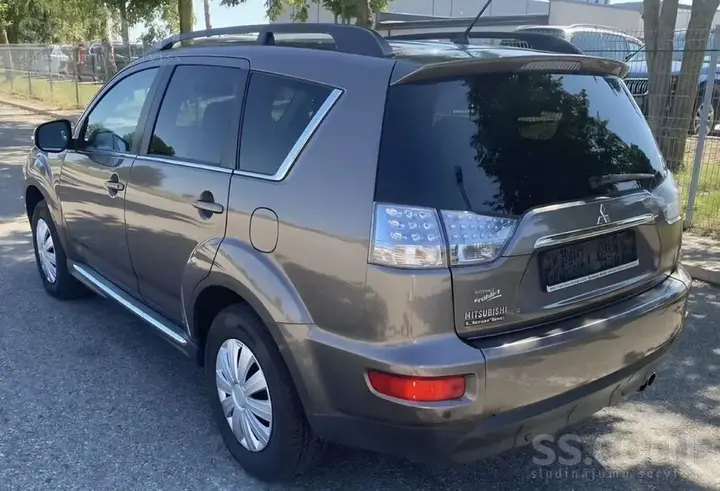 Mitsubishi Outlander 2011 photo 4