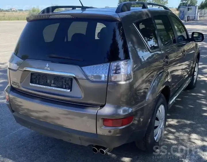 Mitsubishi Outlander 2011 photo 3
