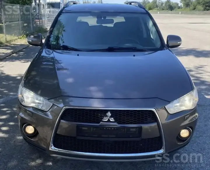 Mitsubishi Outlander 2011 photo 2