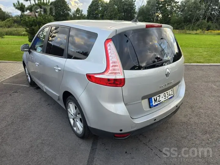 Renault Grand Scenic 2011 photo 2