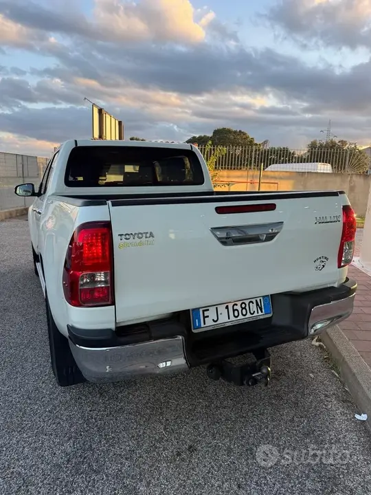 Toyota Hilux 2017 photo 4