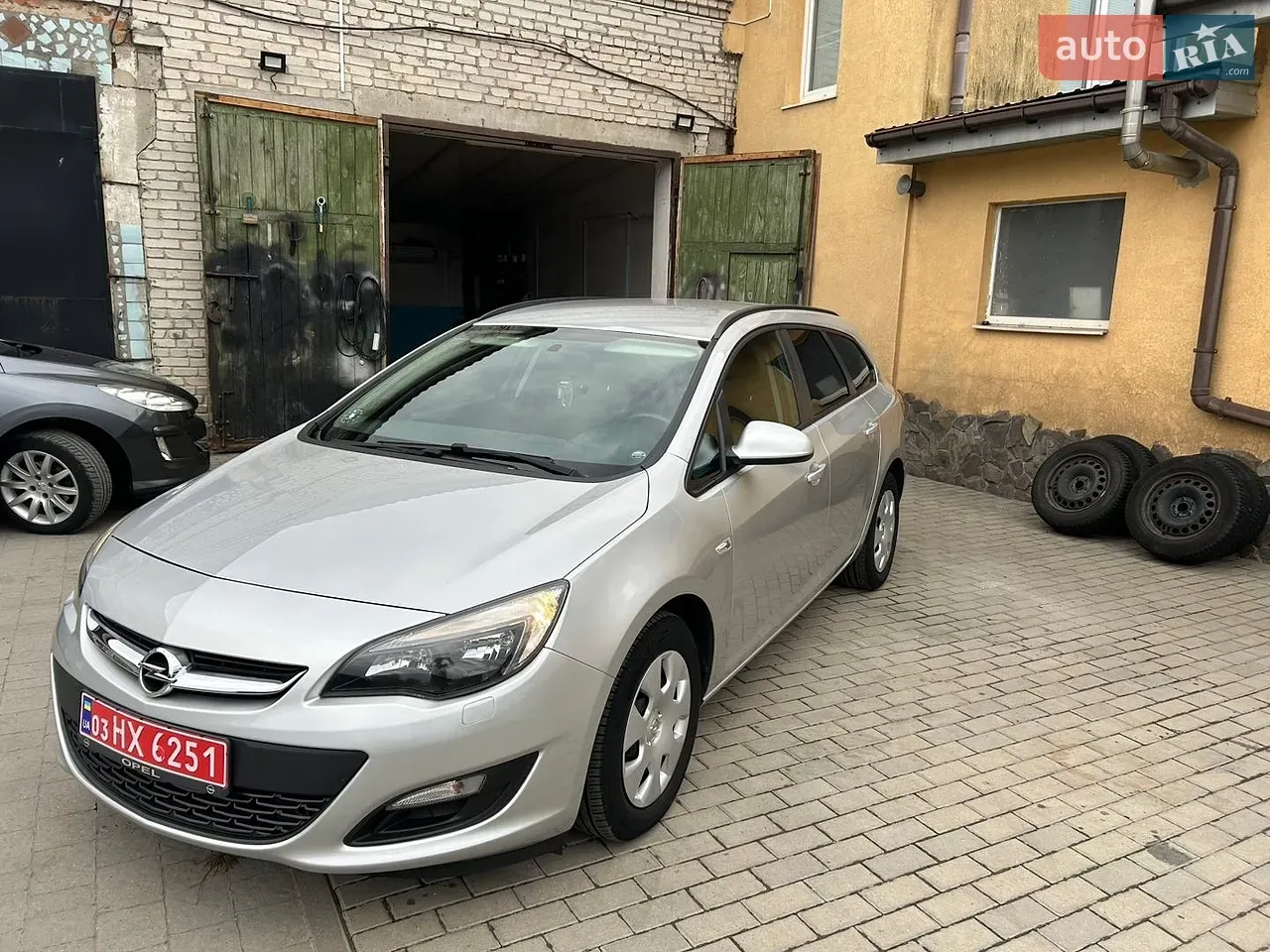 Opel Astra 2014 photo 2