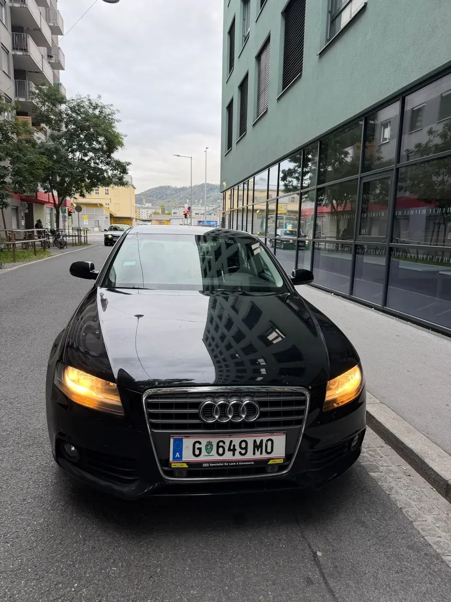 Audi A4 2010 photo 2