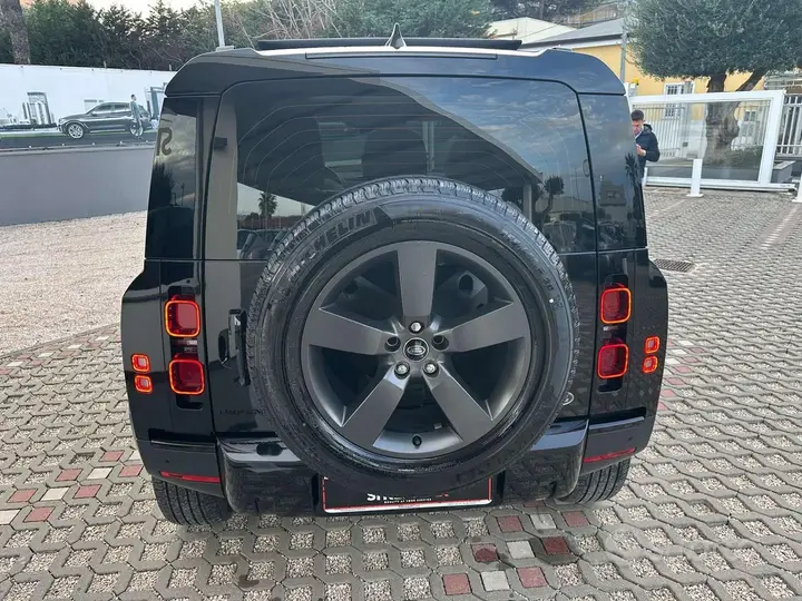 Land Rover Defender 2022 photo 4