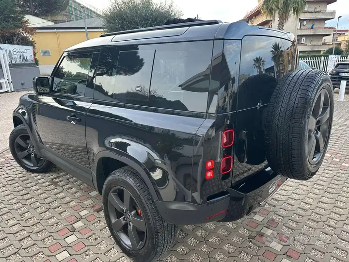 Land Rover Defender 2022 photo 5
