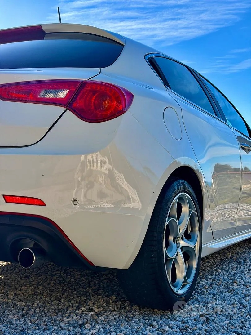 Alfa Romeo Giulietta 2011 photo 4