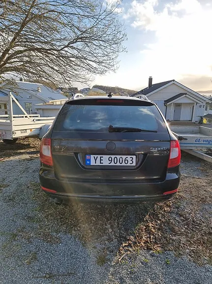 Skoda Superb 2011 photo 4