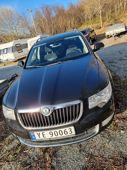 Skoda Superb 2011 photo 3