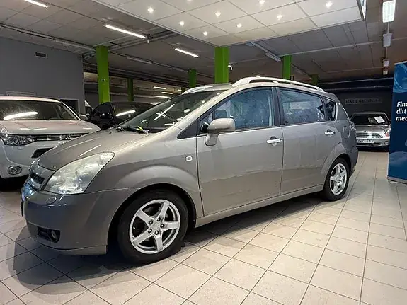 Toyota Corolla Verso 2006 photo 2