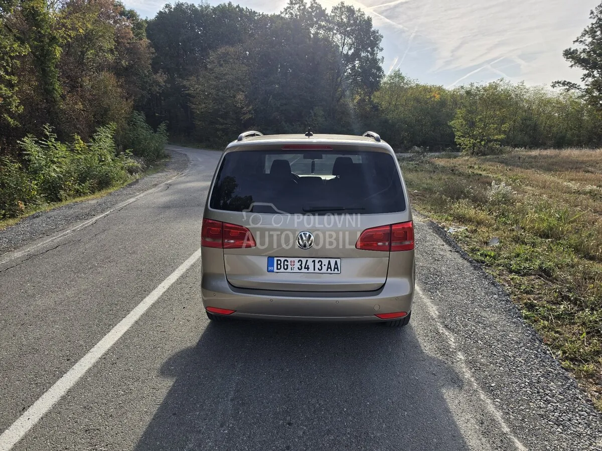 Volkswagen Touran 2012 photo 4