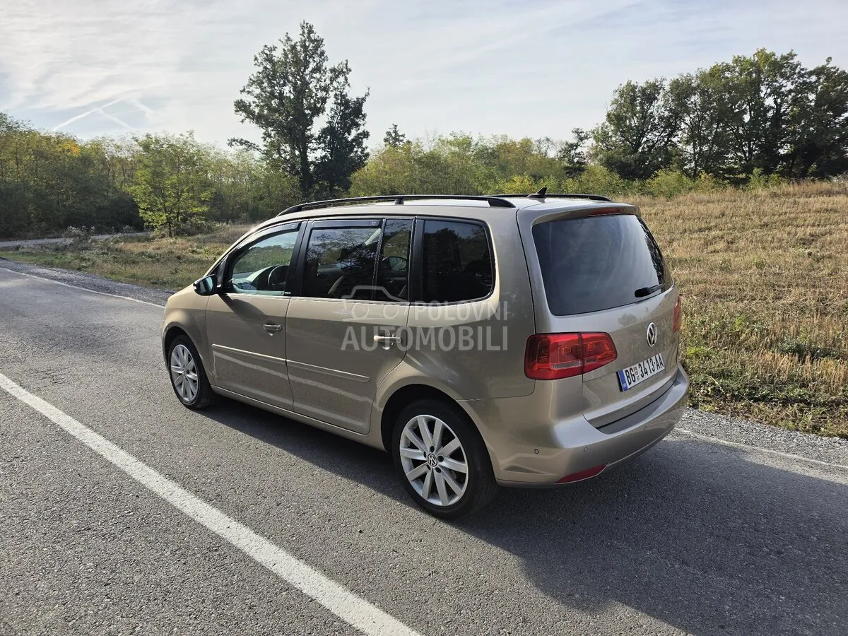Volkswagen Touran 2012 photo 3