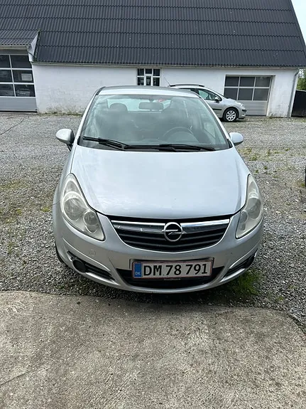 Opel Corsa 2010 photo 2