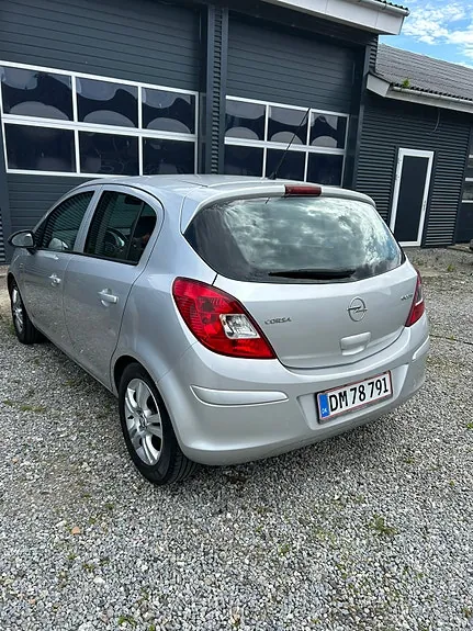 Opel Corsa 2010 photo 4