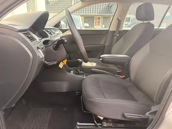 Skoda Rapid 2014 photo 5