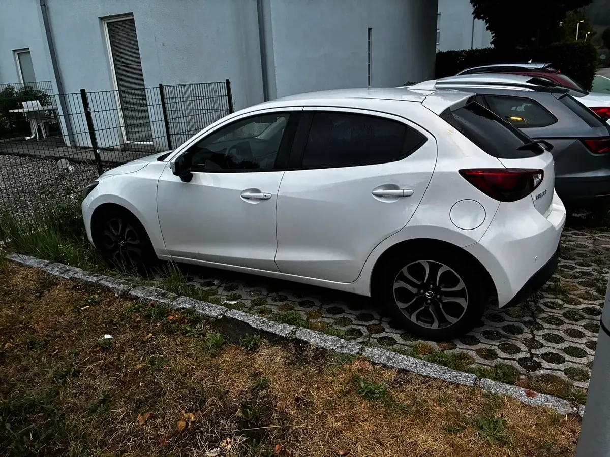 Mazda Mazda2 2017 photo 2