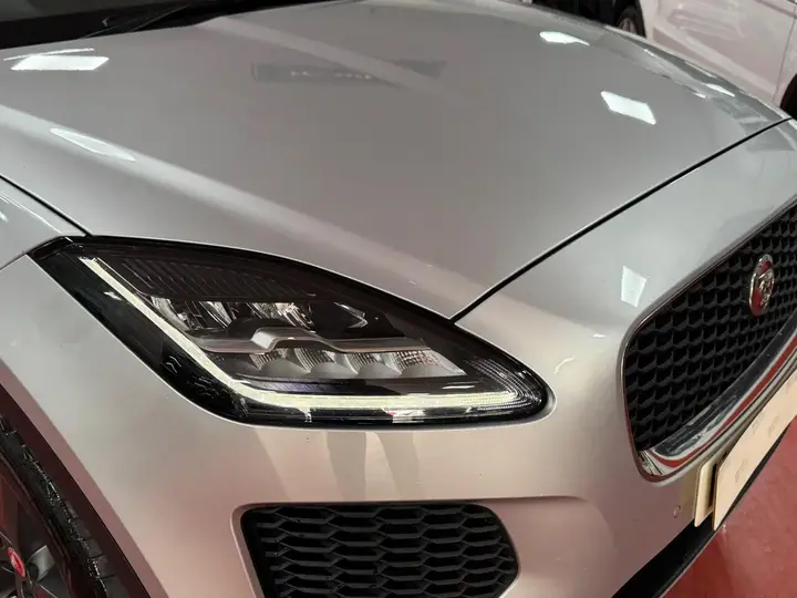 Jaguar E-Pace 2019 photo 5