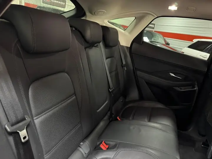 Jaguar E-Pace 2019 photo 4